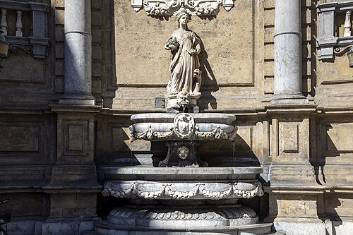 File:Fontana dell'Autunno, prospetto nord-est dei Quattro Canti a Palermo -FG.jpg
