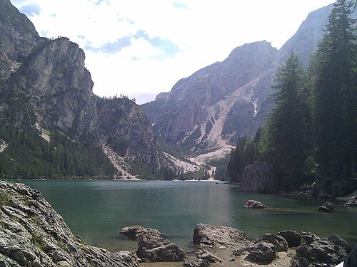 File:Lago di Braies - panoramio (1).jpg