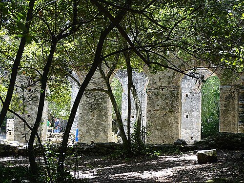 File:Behind the Basilica - Butrint Archaeological Site - Butrint National Park - Albania (42365396841).jpg